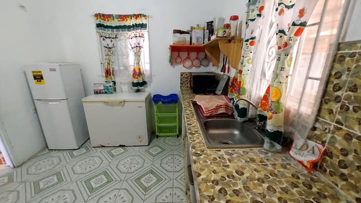 House - Sleeps 6 - Patio - Parking