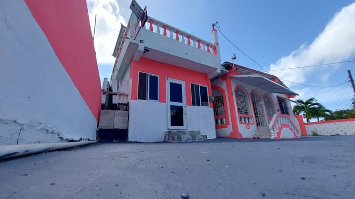 House - Sleeps 6 - Patio - Parking