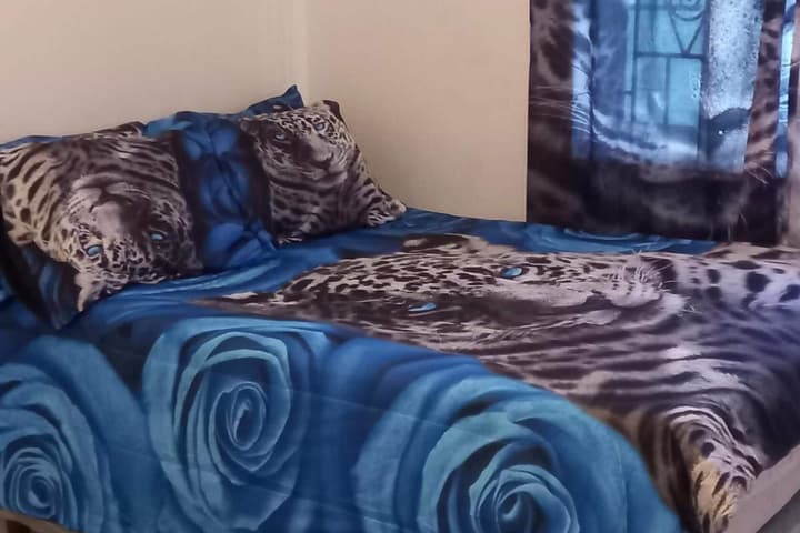 House - Sleeps 6 - Patio - Parking