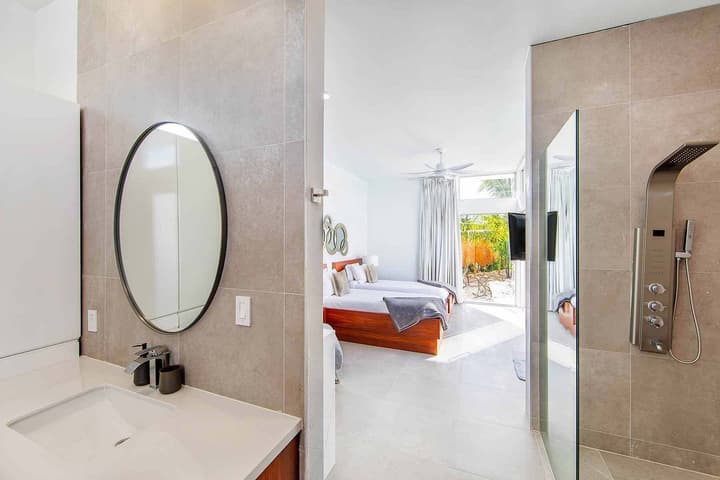 Oceanside Vacation Villa with Private Pool and Resort Amenities v10