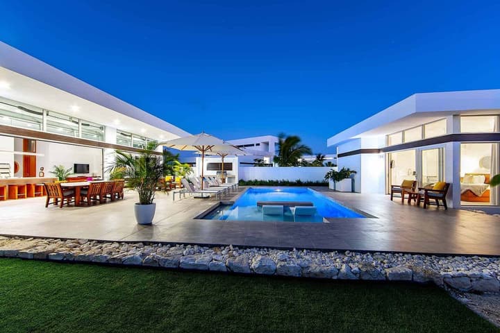 Oceanside Vacation Villa with Private Pool and Resort Amenities v10