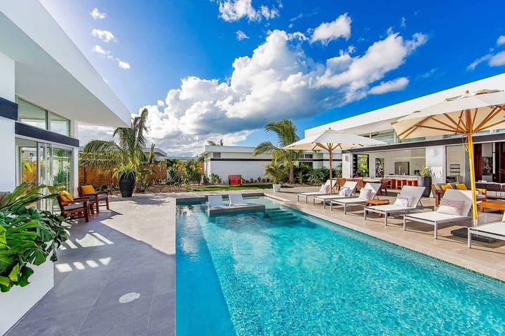 Oceanside Vacation Villa with Private Pool and Resort Amenities v10