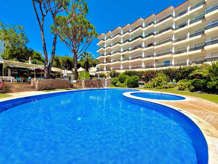 Vilamoura Palm Tree With Pool by Homing