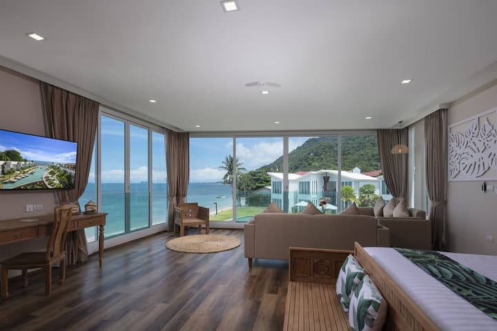 Vannee Golden Sands Beachfront Resort