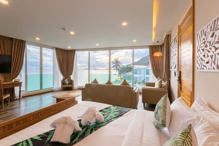 Vannee Golden Sands Beachfront Resort