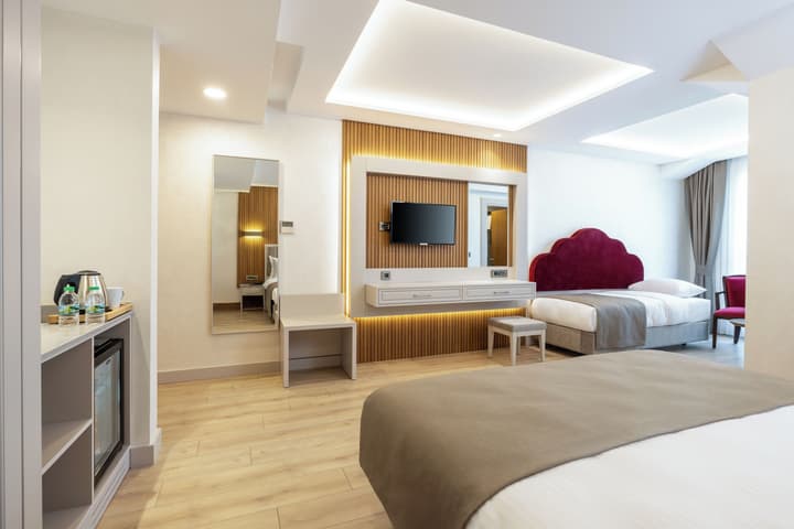 Carina Gold Hotel and Restaurant