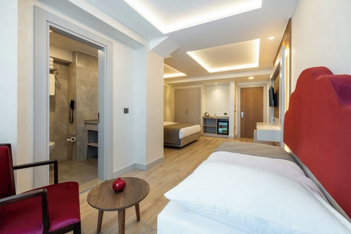 Carina Gold Hotel and Restaurant