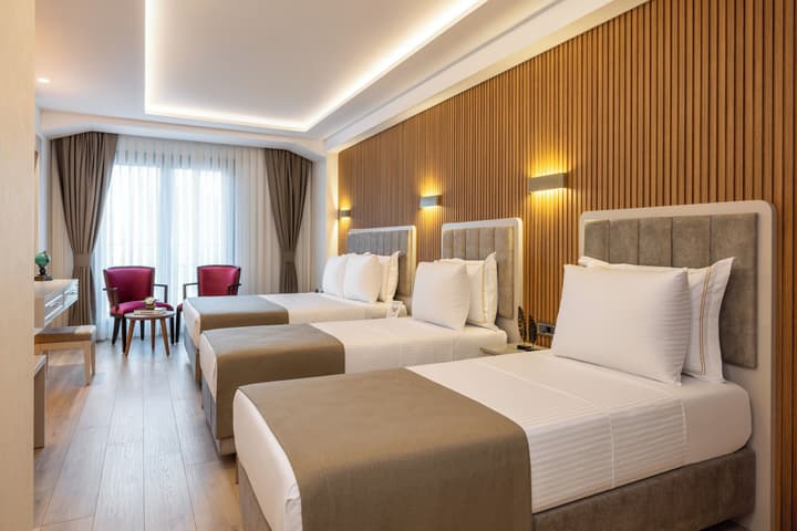 Carina Gold Hotel and Restaurant