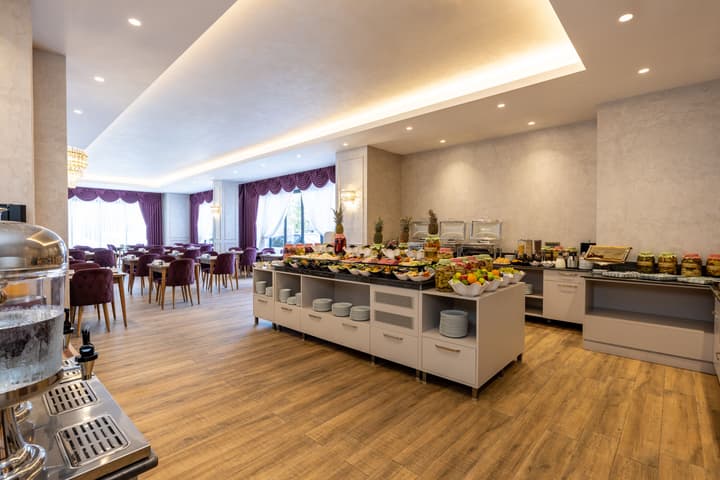 Carina Gold Hotel and Restaurant