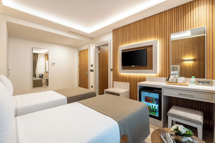 Carina Gold Hotel and Restaurant