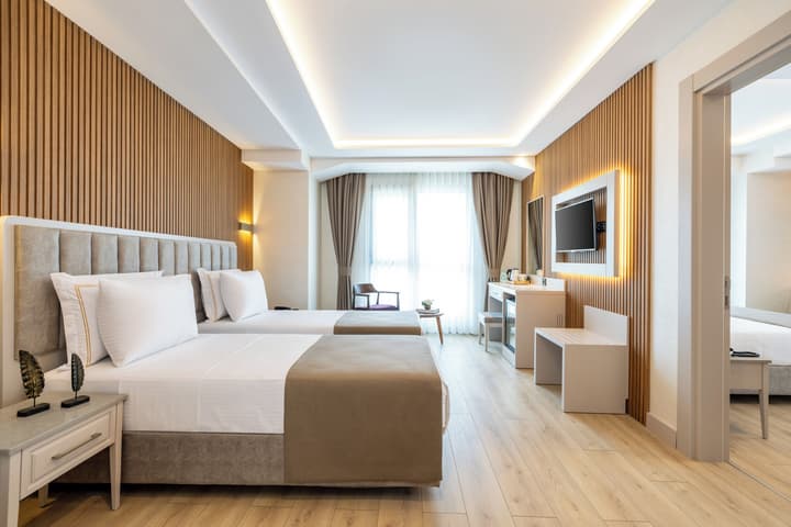 Carina Gold Hotel and Restaurant