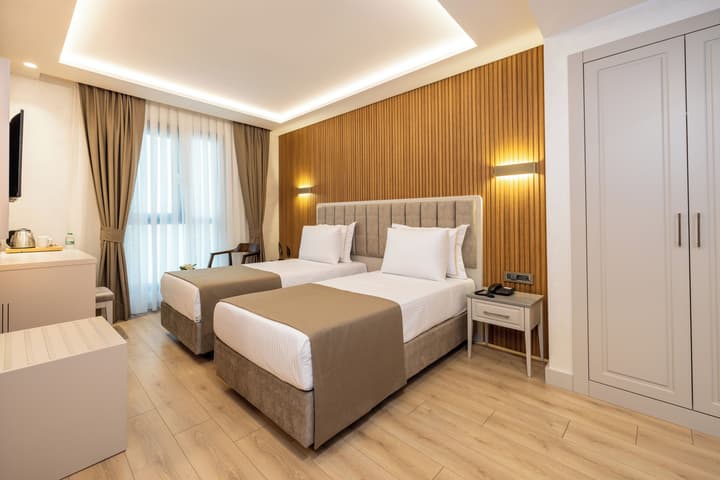 Carina Gold Hotel and Restaurant