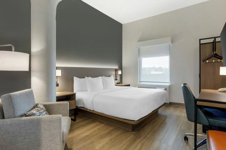 Four Points by Sheraton Newark Airport