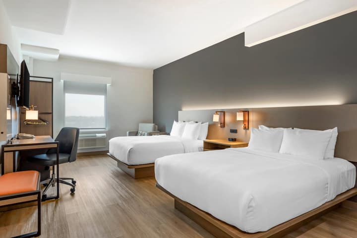 Four Points by Sheraton Newark Airport