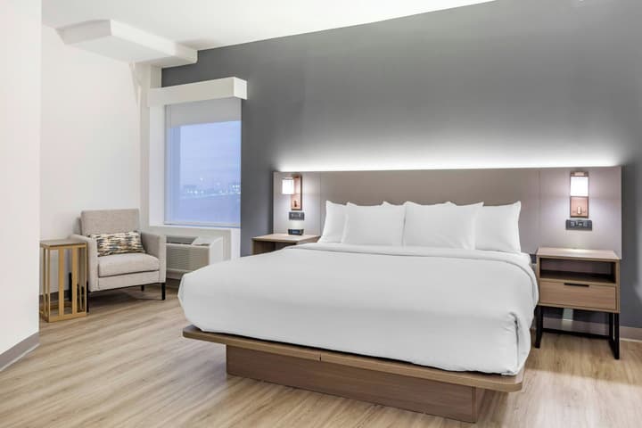 Four Points by Sheraton Newark Airport