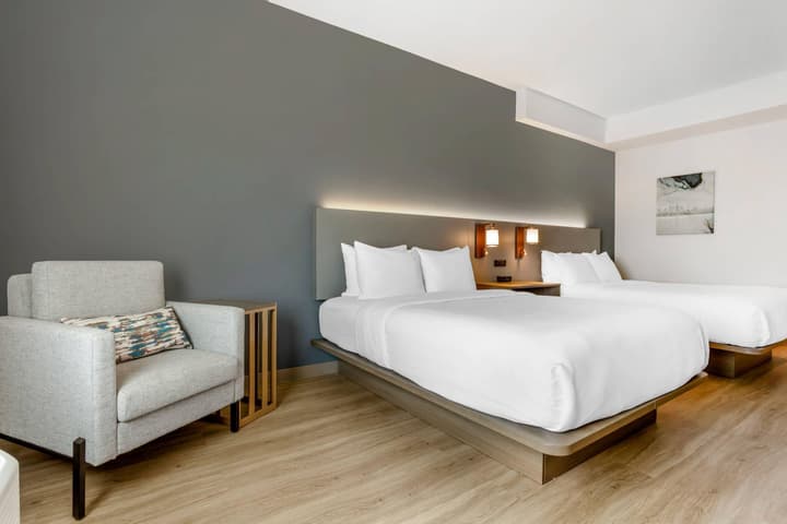 Four Points by Sheraton Newark Airport