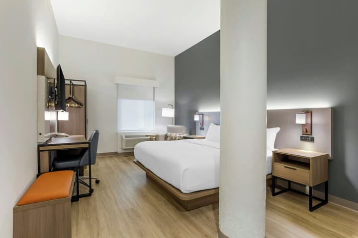 Four Points by Sheraton Newark Airport