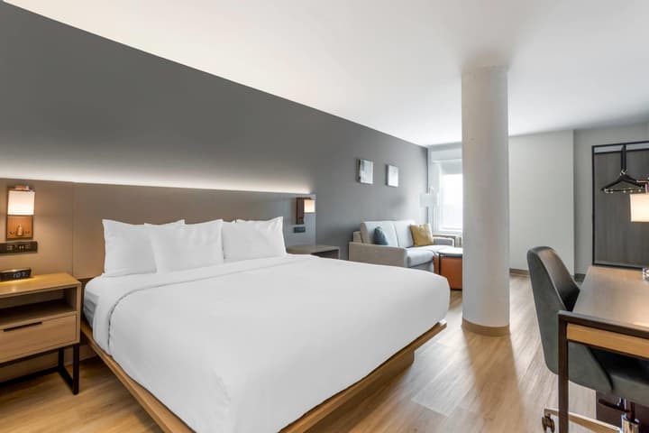 Four Points by Sheraton Newark Airport