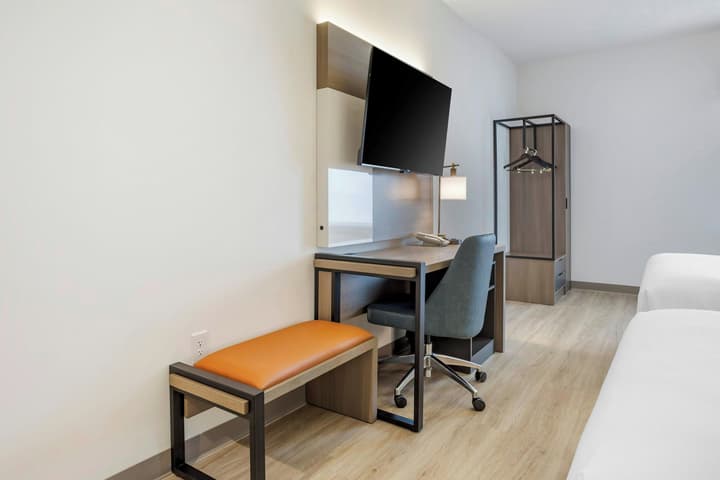 Four Points by Sheraton Newark Airport