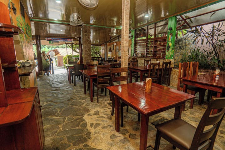 COSTA LINDA ART HOSTEL