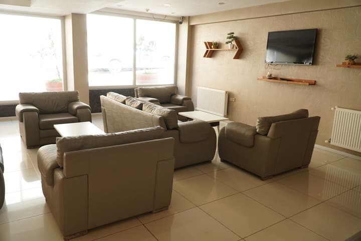 Otel Çınas