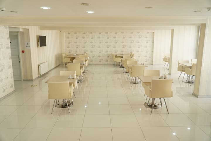 Otel Çınas