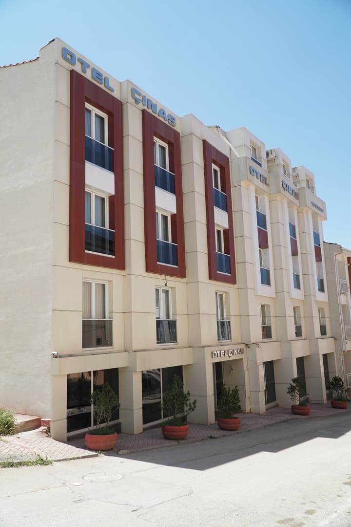 Otel Çınas