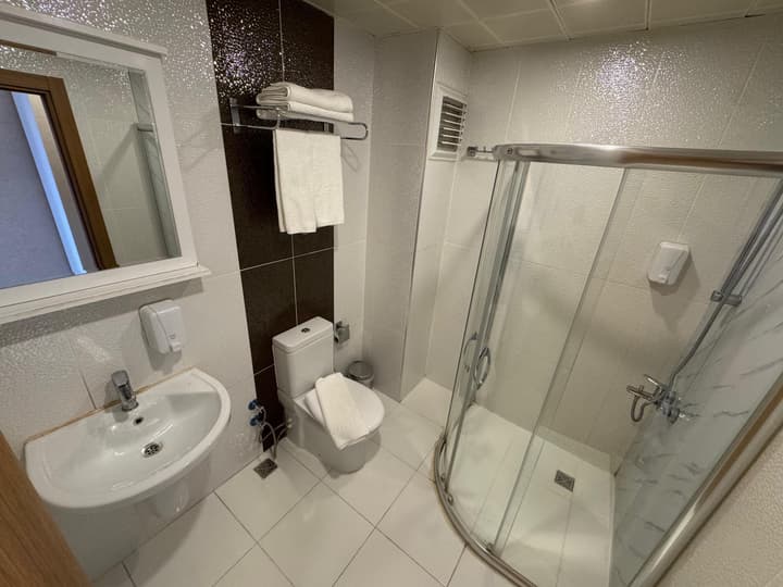 Otel Çınas
