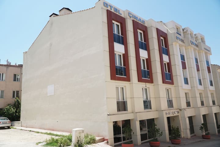 Otel Çınas