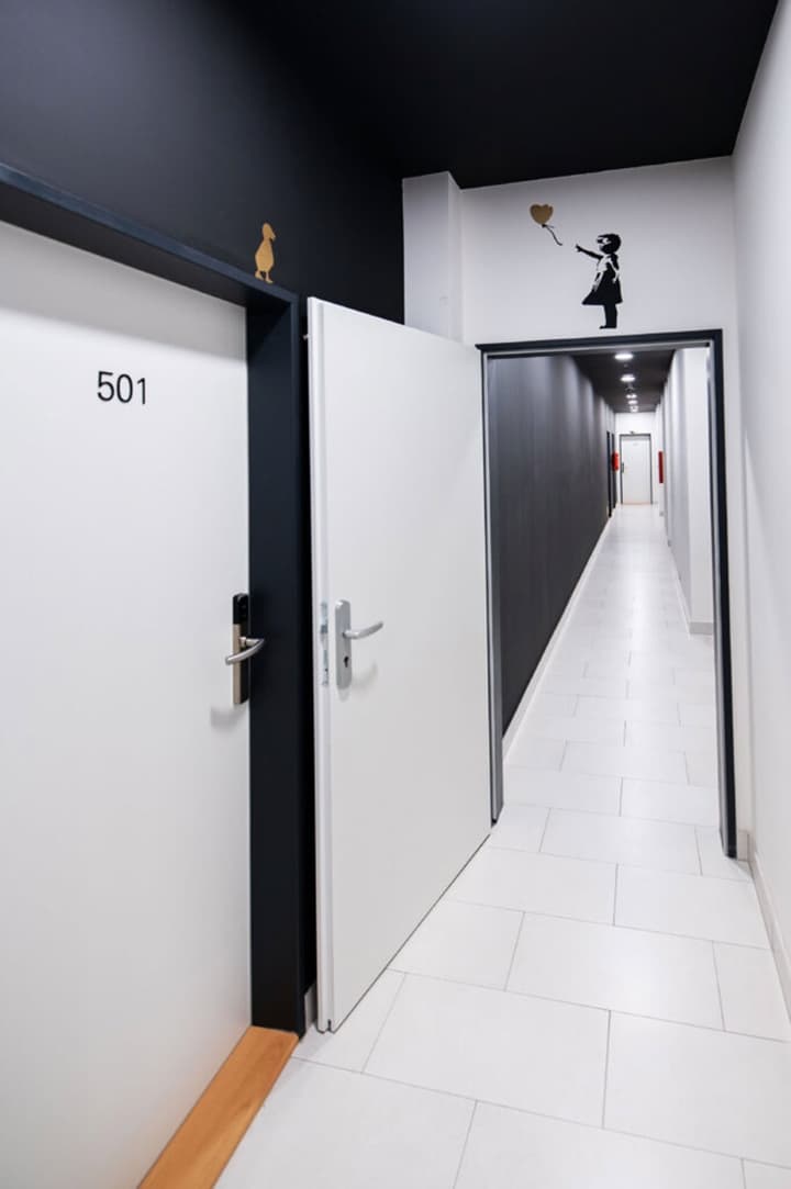Post 120 Suites