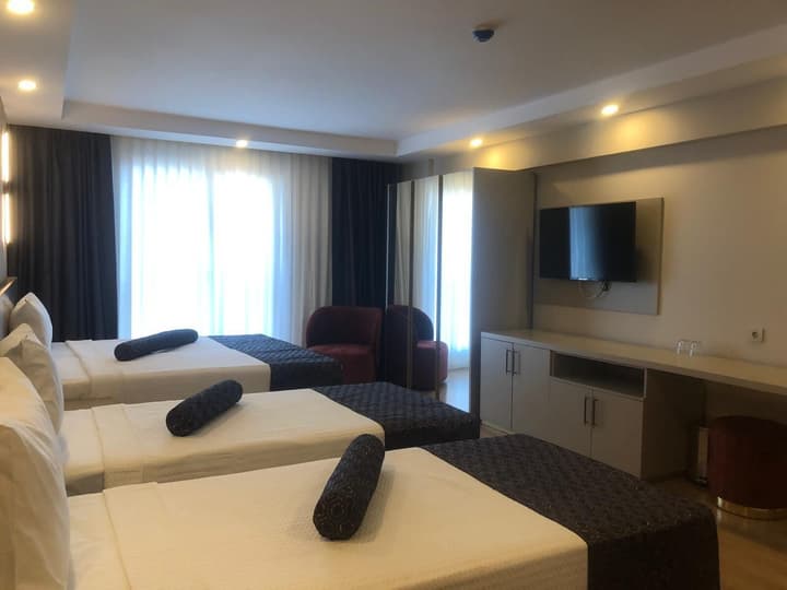 Grand Iska Hotel