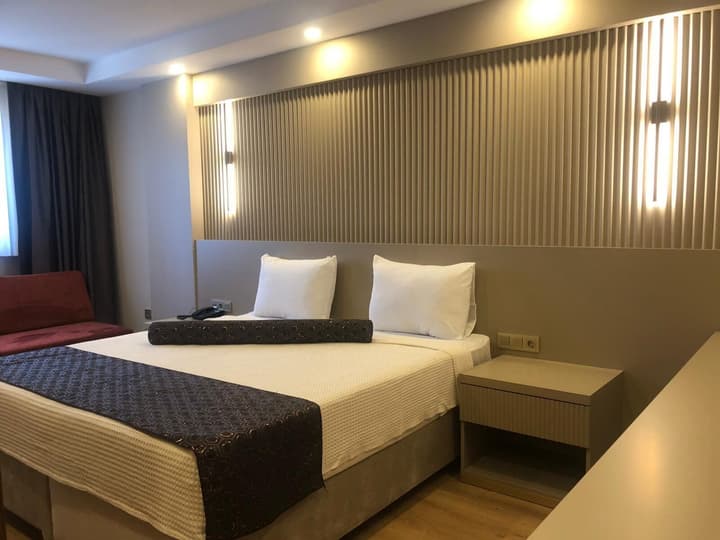 Grand Iska Hotel