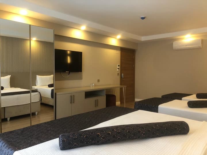 Grand Iska Hotel