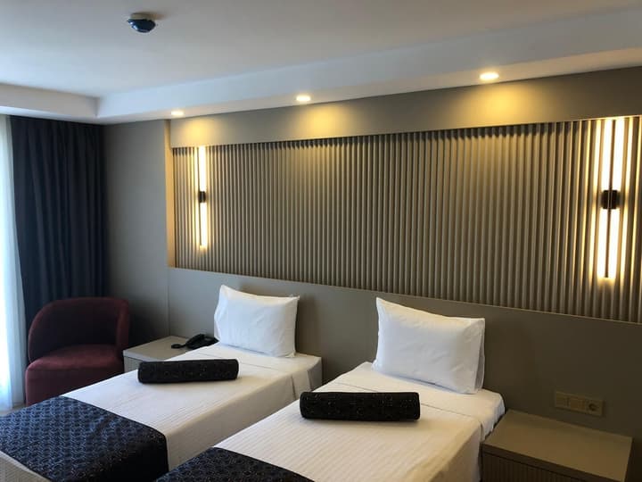 Grand Iska Hotel
