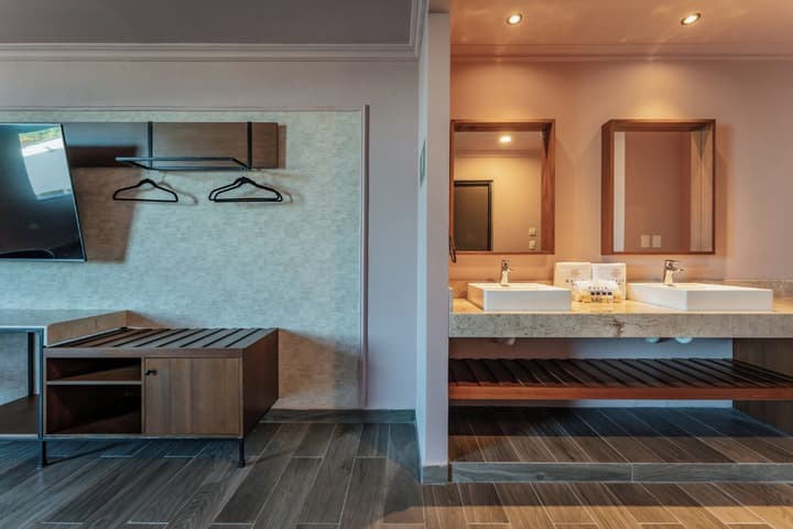 Hotel MID Project