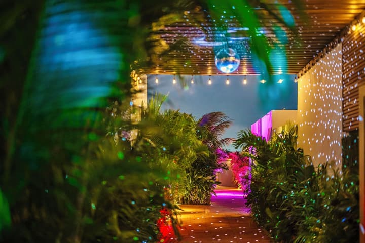 Privada Stays - Private Pools & Colorful-Chic Boutique Hotel - Adults Only
