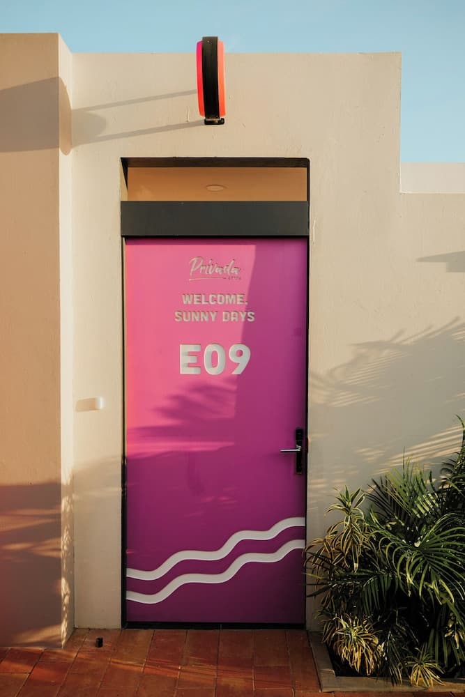 Privada Stays - Private Pools & Colorful-Chic Boutique Hotel - Adults Only