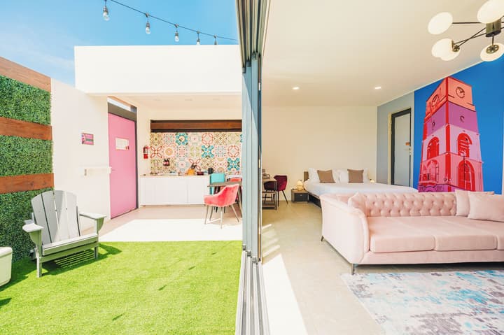 Privada Stays - Private Pools & Colorful-Chic Boutique Hotel - Adults Only