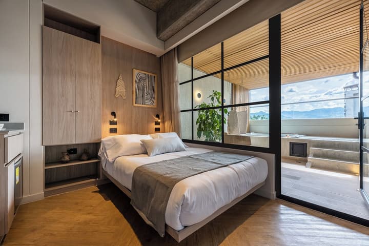 Nakúa Stay + Work