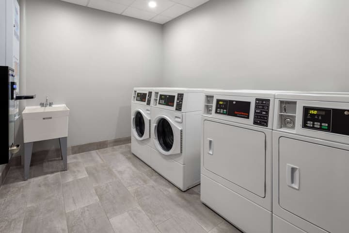 Hawthorn Extended Stay by Wyndham Williston/Burlington