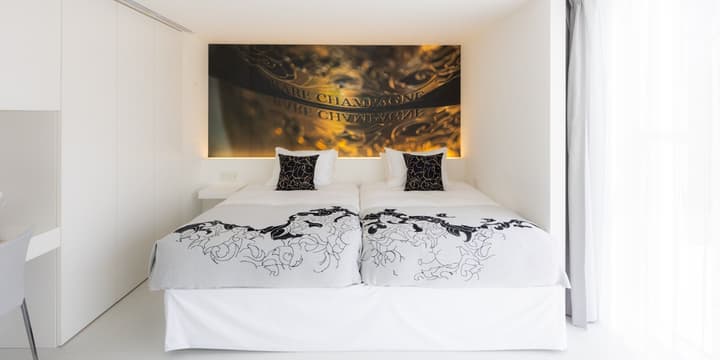 CUVEE J2 HOTEL OSAKA by Onko Chishin