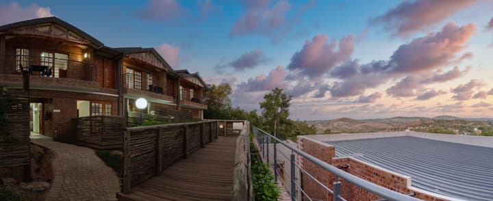 Tembo Guest Lodge