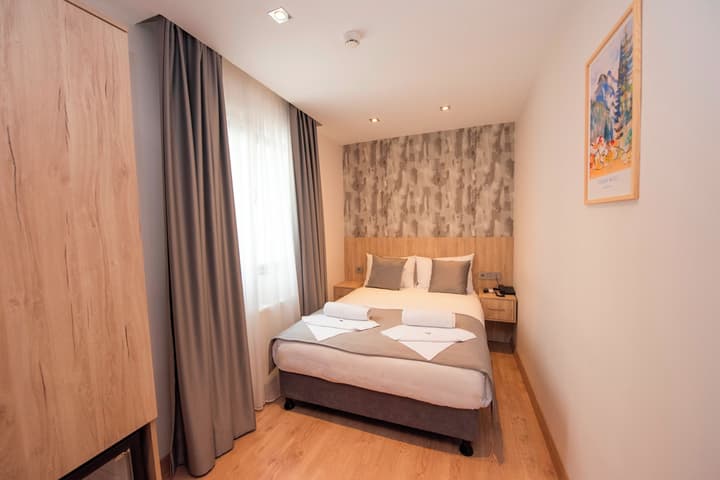 Mahya Hotel
