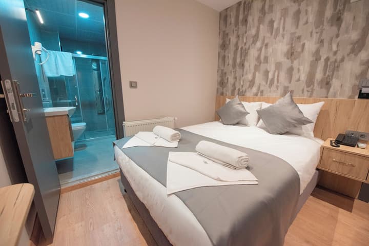Mahya Hotel