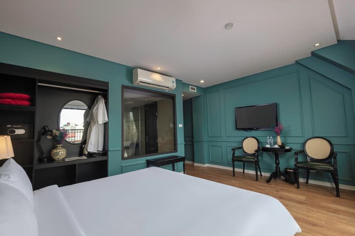 Madelise Adora Hotel