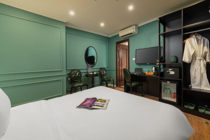 Madelise Adora Hotel