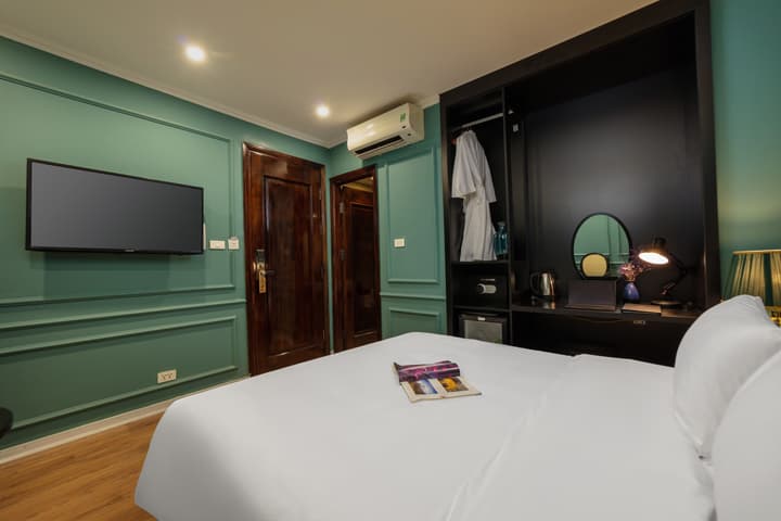 Madelise Adora Hotel