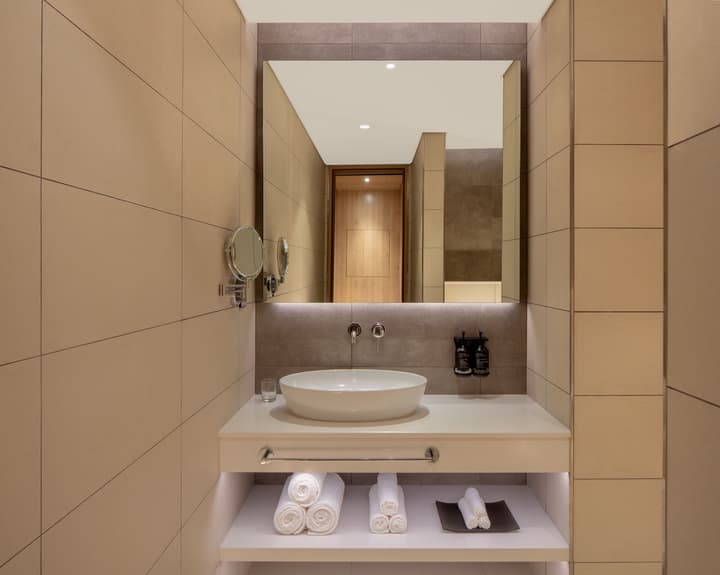 Holiday Inn Dubai Business Bay by IHG