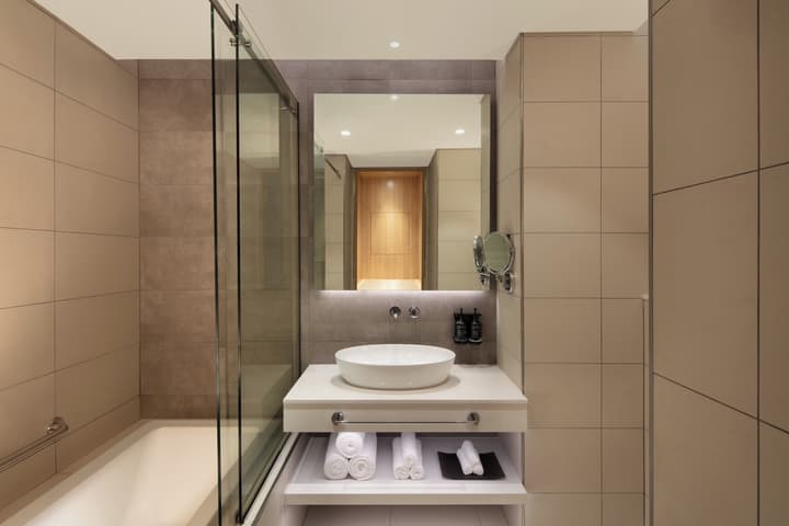 Holiday Inn Dubai Business Bay by IHG