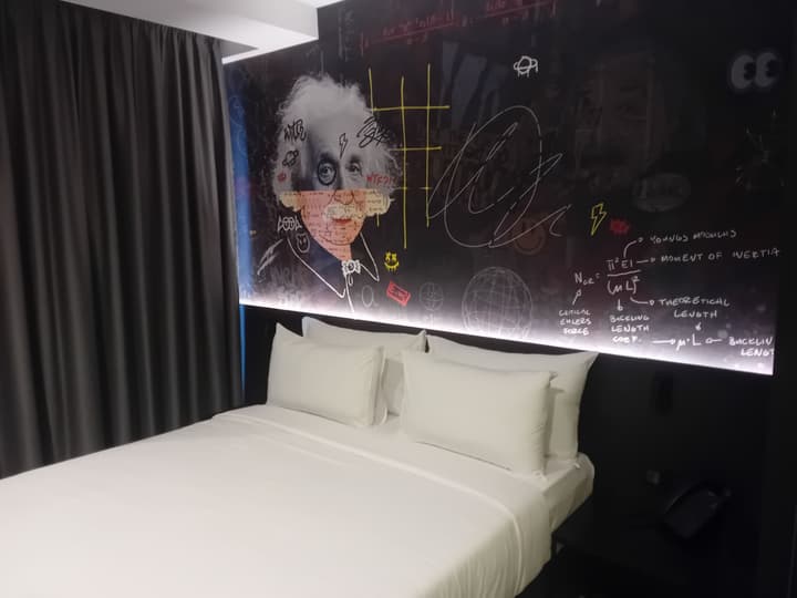So City Hotel